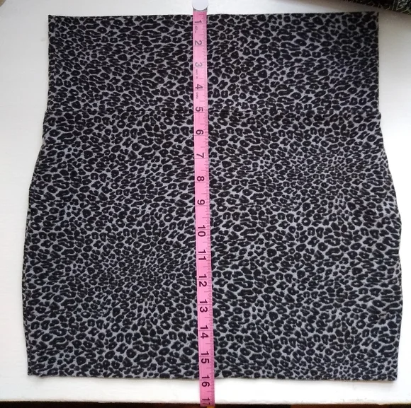 Rue 21 Animal Print Stretch Mini with Fold Down Waist Ash Grey & Black Med - Picture 4 of 6